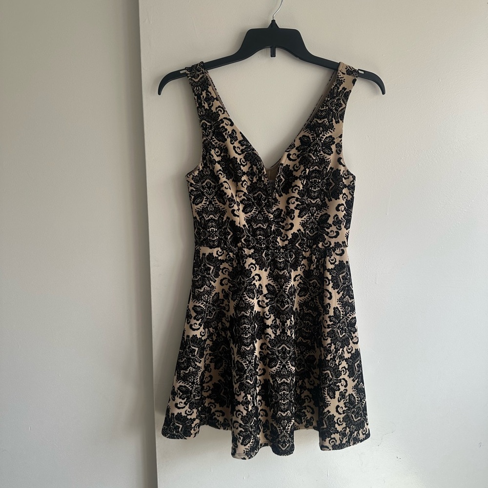 bailey blue Black Lace Overlay on Beige V-Neck Mini Dress